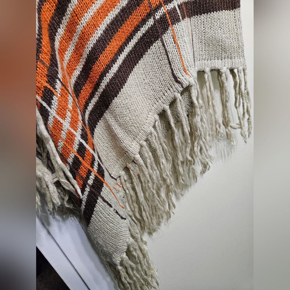 Poncho - Picture 6 of 7